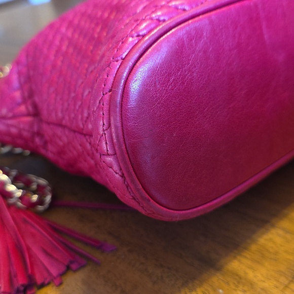 Bally Vintage Fuschia Lambskin Quilted Shoulder Bag with Gold Chain Vintage - Picture 7 of 16